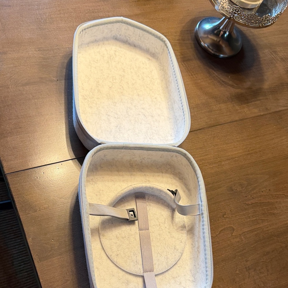 META QUEST 3S VR HEADSET - CONTROLLERS, CHARGER, AND TRAVEL CASE INCLUDED - Picture 6 of 6